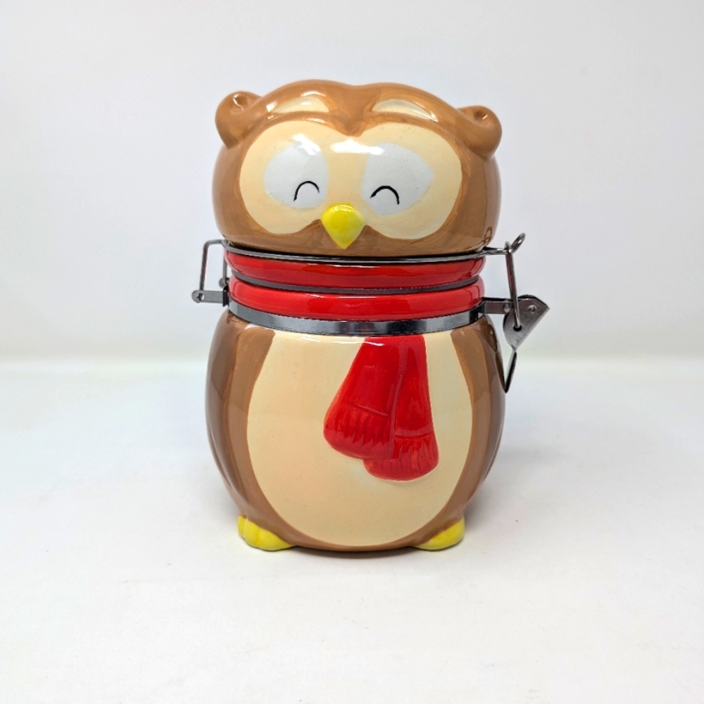 Adorable ceramic owl canister cookie jar.